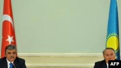 Қазақстан президенті Н.Назарбаев түрік әріптесі А.Гүлді қабылдап отыр. Астана, 25 мамыр 2010 ж.