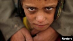 Djeca koja bježe iz Mosula, za koji se već mjesecima vodi borba sa militantima "Islamske države"