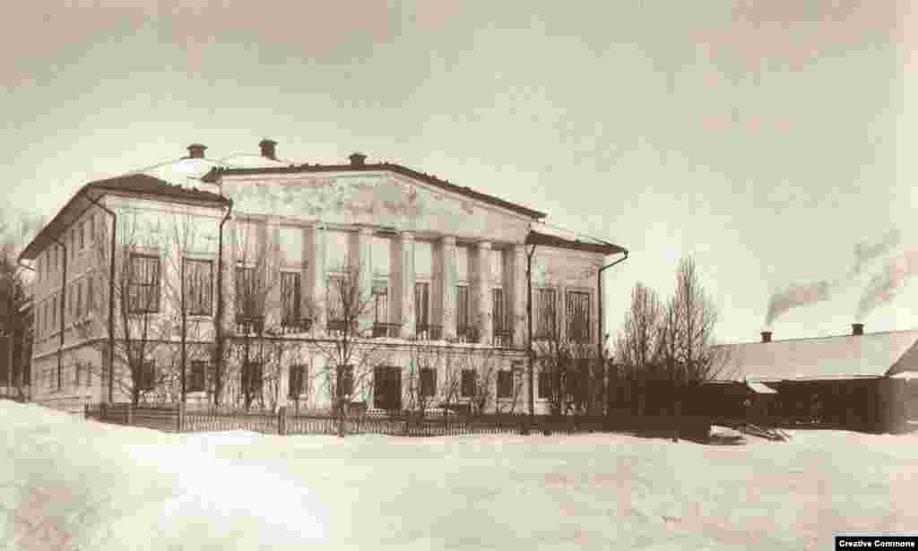 Tolstoy&#39;s childhood home in Yasnaya Polyana. The family estate is about 200 kilometers south of Moscow.