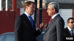 Dmitry Medvedev și Serj Sarkisian 