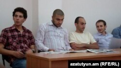 Активисты АНК (слева направо) Саркис Геворкян, Давид Кирамиджян, Артак Карапетян и Тигран Аракелян в зале суда, Ереван, 14 июля 2012 г.
