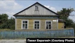 Дом у Гарадзеі Нясьвіскага раёну, дзе ў дзяцінстве жыў Аляксандар Надсан