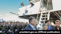 Украина. Петр Порошенко на фрегате "Гетман Сагайдачный" 