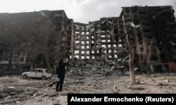 Разрушенный жилой дом во время масштабного вторжения России в Украину. Мариуполь, 25 марта 2022 года