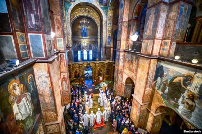 Софійський собор. Пам’ятка української архітектури та монументального живопису часів України-Русі (11 ст.)