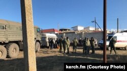 Сельчане конфликтуют с военными в Золотом, 22 декабря 2017 года, фото «Керчь ФМ»