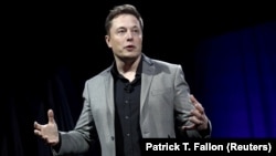 U.S. -- FILE PHOTO: Tesla Motors CEO Elon Musk reveals the Tesla Energy Powerwall Home Battery during an event in Hawthorne, California, U.S., April 30, 2015.