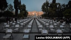 Atena, Piața Syntagma - protest, pentru a atrage atenția asupra consecințelor drastice ale pandemiei de coronavirus , mai 2020.
