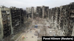 Blocuri de locuinte distruse de bombardamentele rusești, Mariupol, 3 aprilie 2022.