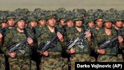 Srbija se naoružava radi mira, kaže ministar odbrane Vulin.