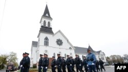 Похоронна процесія присвячена офіцеру, який загинув під час перестрілки з підозрюваними у вибухах у Бостоні, Масачусетс, 23 квітня 2013 року