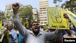 Сторонники свергнутого президента Мохаммеда Мурси вышли на акцию протеста в Каире. 14 августа 2013 года.