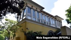 კლუბი "მტკვარზე"