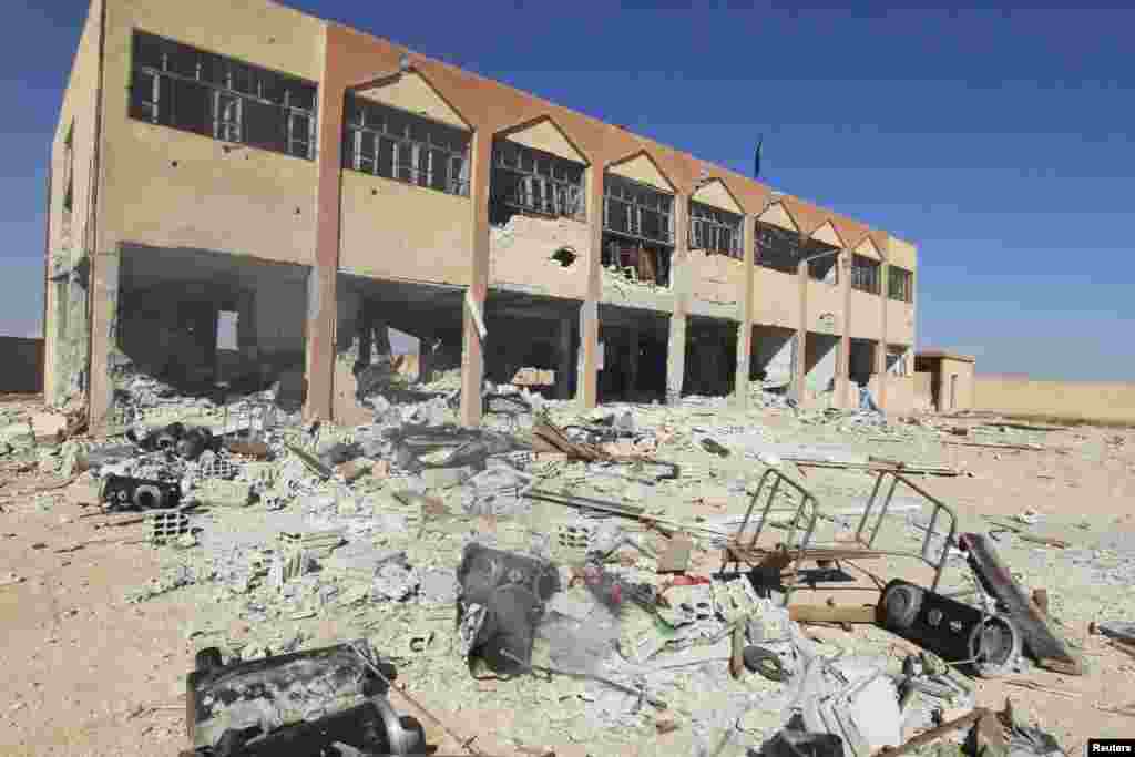 Kürd döyüşçülərin Kobanidə baza kimi istifadə etdikləri məktəb binası. 7 oktyabr 2014