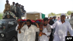 Mourners carry the coffin of a paramilitary soldier who was killed in an attack in North Waziristan, during a funeral ceremony in Kohat, September 14, 2014.