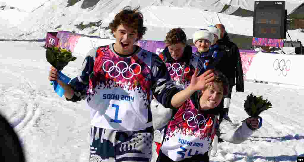 U.S.silver medal winner Gus Kenworthy (center) celebrates with his compatriots, gold medal winner Joss Christensen (right) and bronze medal winner Nicholas Goepper (left), after the men&#39;s freestyle skiing slopestyle final.