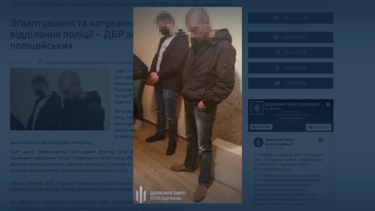 Двое полицейских приехали на секс с ДП к любительнице чулок и ошейников Двое полицейских приехали на секс с ДП к любительнице чулок и ошейников