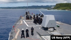 Američka mornarica na ulazu u vojnu bazu na Guamu, avgust 2017.