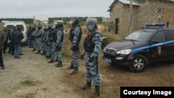 Российские силовики во время обыска в Крыму, иллюстративное фото
