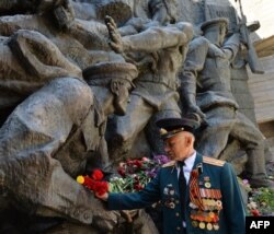 Монумент героям Другої світової війни у Києві