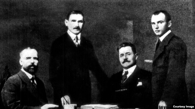 Delegația basarabeană de la Conferința de la Paris, condusă de Ion Pelivan (1919-1920). Foto: Biblioteca Centrală Universitară, Iași