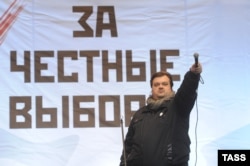 Василий Уткин на митинге "За честные выборы" в Москве на проспекте Сахарова, 24 декабря 2011 года