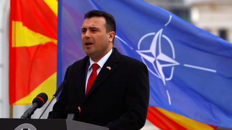Zastava NATO se zavijorila ispred makedonske vlade 