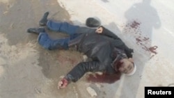 Скриншот видеозаписи показывает мертвого человека, убитого в Жанаозене во время событий 16 декабря 2011 года.