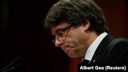 Kataloniya prezidenti Carles Puigdemont müstəqlliyin bəyan edilməsindən geri çəkilib