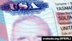 Фрагмент паспорта громадянина США, фото ілюстративне