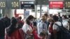 Пассажиры перед вылетом рейса авиакомпании Turkish Airlines, архивное фото