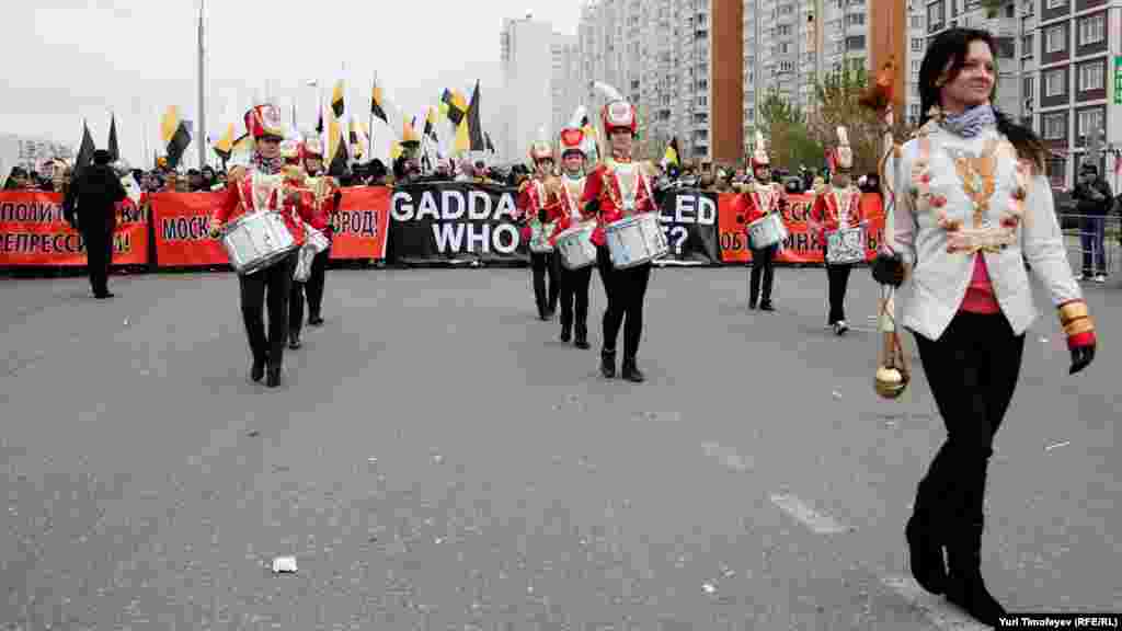 A column of marchers from the Movement Against Illegal Immigration