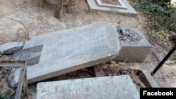 Разрушенные надгробные памятники на Домрабадском кладбище в Ташкенте.