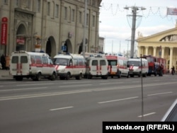 «Хуткія» каля ўваходу ў мэтро, 11 красавіка 2011 году