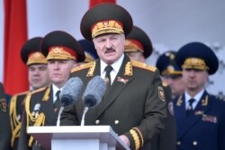 Олександр Лукашенко на параді 9 травня