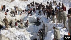 Zona ku orteku i borës ka mbytur së paku 13 persona në veri të Pakistanit 
