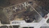 Військовий аеродром біля села Новофедорівка поблизу міста Саки в окупованому Криму після вибухів 9 серпня. Супутниковий знімок Planet Labs від 10 серпня 2022 року