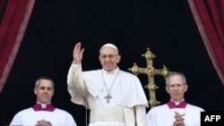 Папа Римський Франциск виголошує промовуUrbi et Orbi, архівне фто