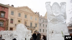 Sculpturi de gheaţă în centrul oraşului Lvov, 23 ianuarie 2013