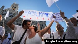 A couple kiss during a demonstration in Madrid in favor of dialogue to resolve Catalonia's bid for independence.