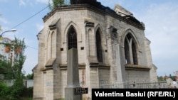 Capela gotică din cimitir