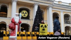 Акция протеста в Петербурге против ядерных отходов, доставляемых по морю из Германии. 17 декабря 2019 года