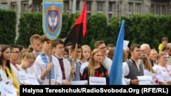 Молоді люди на акції тримали у руках листки з назвами українських сіл, звідки були депортовані українці