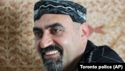 عبدالبصیر فیضی، ۴۲ ساله از قربانیان بروس مکآرتور. این شهروند افغانستان از ایران به کانادا مهاجرت کرده بود.