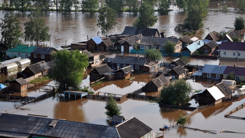 Две жртви во поплави од обилни врнежи на дожд во Сибир 