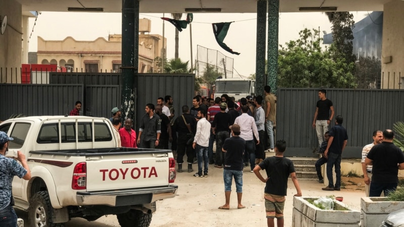 Најмалку 14 загинати во напад врз изборната комисија во Триполи