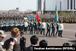 Военный парад в Астане, посвященный к 70-летию Победы во Второй мировой войне и Дню защитника Отечества. 7 мая 2015 года.