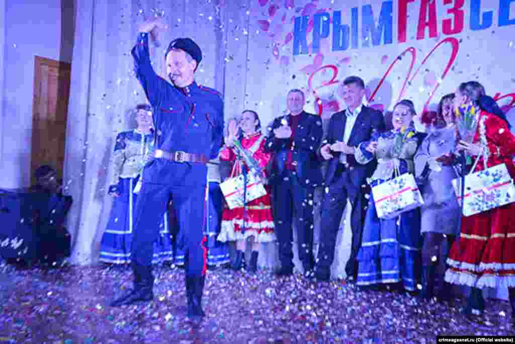 Переміг номер з танцем казака. На сцені – співробітники Красноперекопського управління «Крымгазсети»