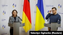 Міністр закордонних справ України Дмитро Кулеба і керівниця МЗС Німеччини Анналена Бербок. Київ, 10 вересня 2022 року