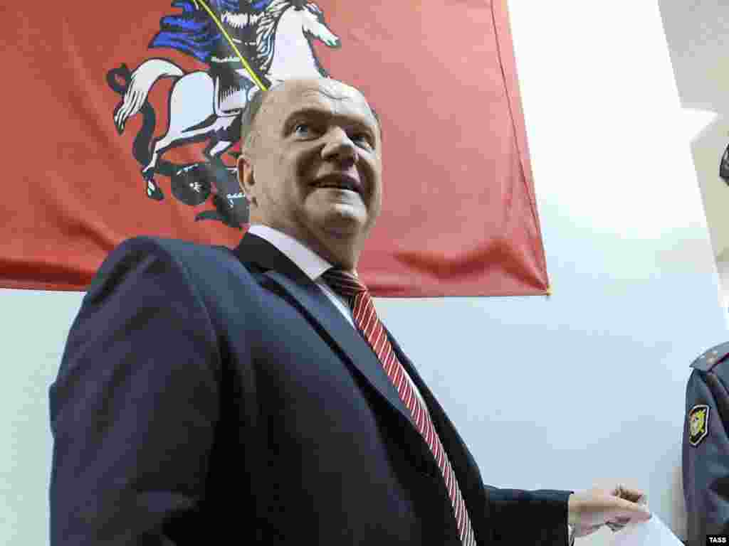The leader of the Communist Party, Gennady Zyuganov, casts his ballot in Moscow.